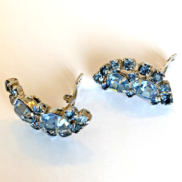 Vintage Mid Century Clip On Earrings Dramatic Silver & Light Blue Rhinestones - Picture 2 of 8